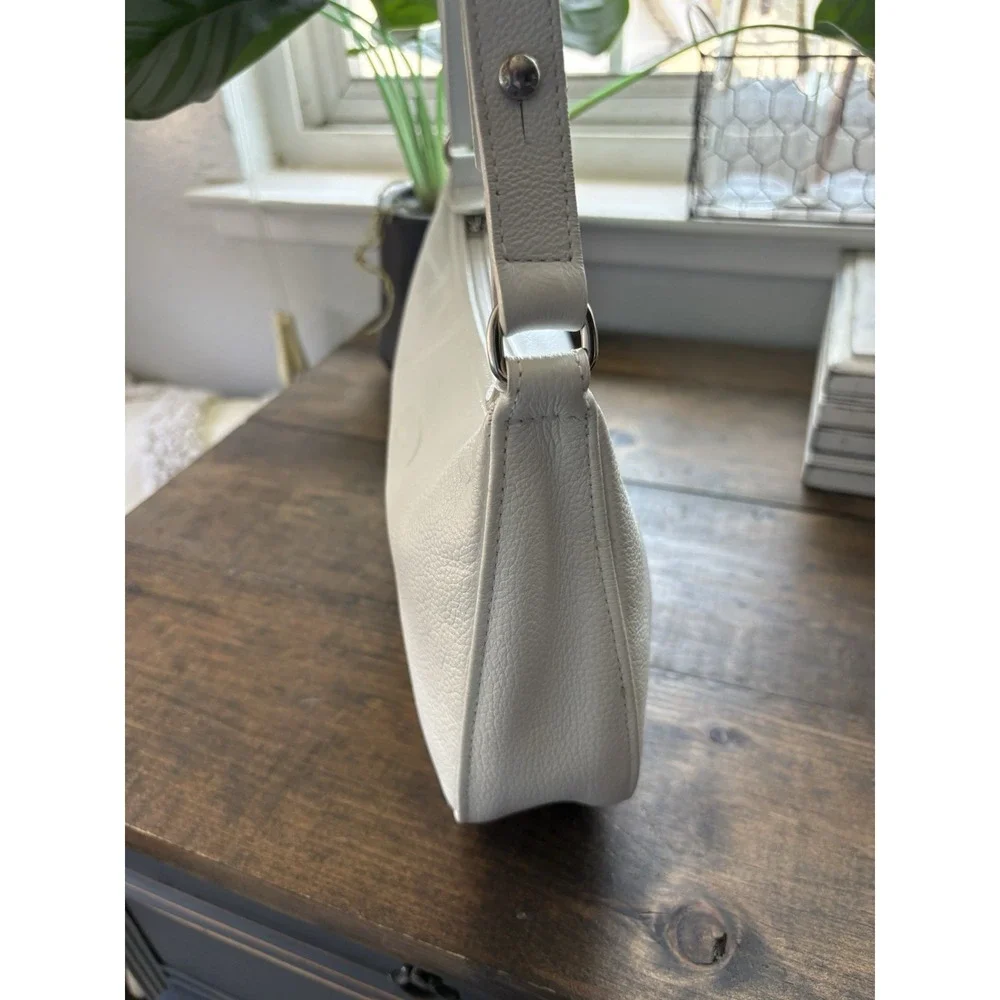 Longchamp Vintage Pebble Leather Baguette Shoulder Bag White Y2K Minimalist